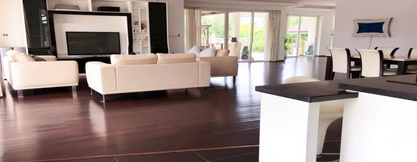 บ้านเช่ามีสระว่ายน้ำใกล้พัทยา