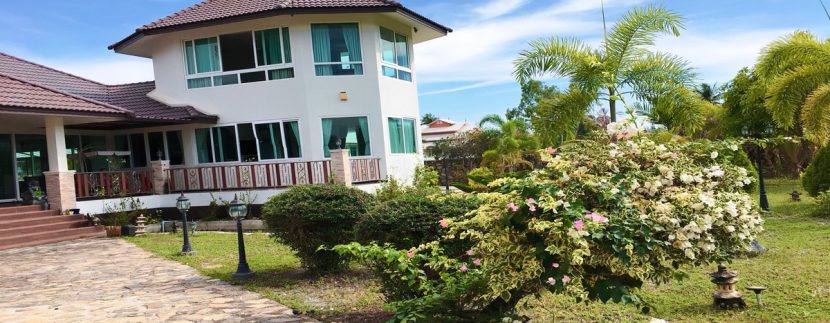 บ้านเช่ามีสระว่ายน้ำใกล้พัทยา