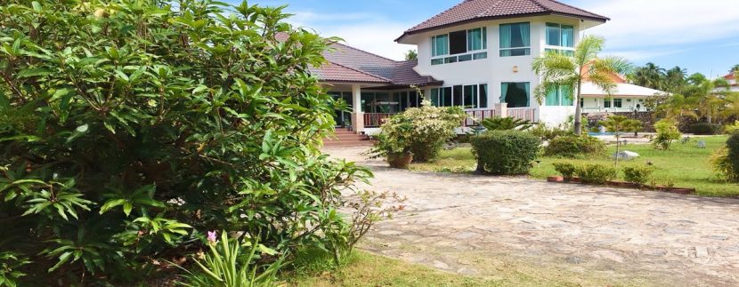 บ้านเช่ามีสระว่ายน้ำใกล้พัทยา