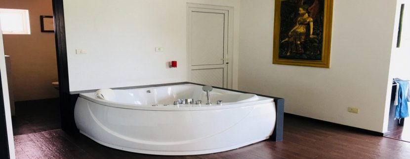 บ้านเช่ามีสระว่ายน้ำใกล้พัทยา