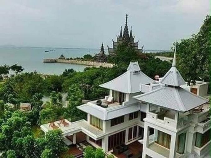 beachfront pool villa pattaya