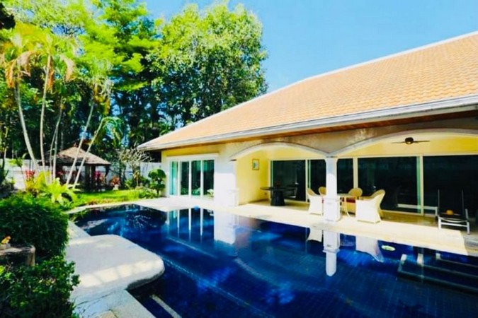 Pool Villa Near Beach in Pattaya for Sale