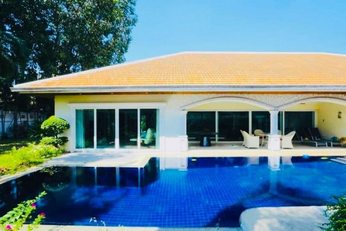 Pool Villa Near Beach in Pattaya for Sale12