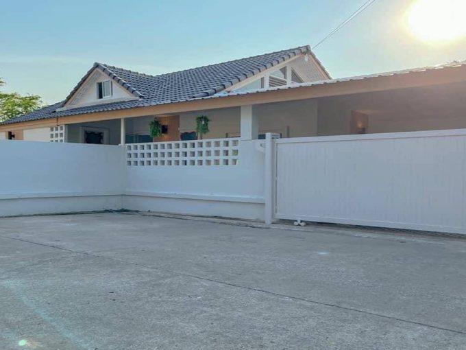 บ้านซอยสยามคันทรี่คลับพัทยา6 | บ้านพัทยา คอนโดพัทยา ที่ดินพัทยา ขาย-ให้เช่า อสังหาริมทรัพย์ในพัทยา - Pattaya Houses, Pool Villas and Condos for sale and for rent บ้านเดี่ยวพัทยาสไตล์มินิมับราคาถูก 4ห้องนอน 2ห้องน้ำ ซอยสยามคันทรี่คลับ