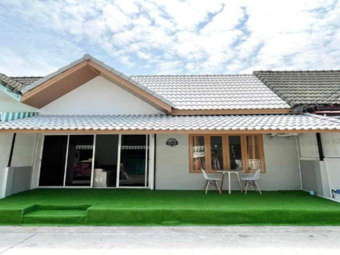 บ้านทาวน์เฮาส์สไตล์มินิมัลพัทยาราคาถูกในซอยวัดเขาน้อย