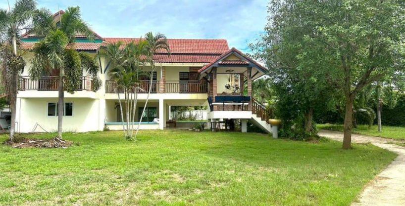 บ้านบางเสร่บนเนื้อที่1ไร่222ตารางวา 4ห้องนอน3ห้องน้ำ วิวภูเขา