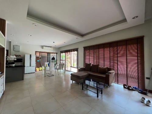 Pattaya house with private swimming pool for rent