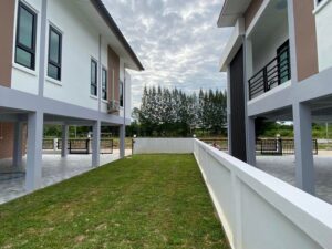 บ้านสร้างใหม่ บางเสร่ ใกล้พัทยา ทรงโมเดิร์นสไตล์พูลวิลล่า