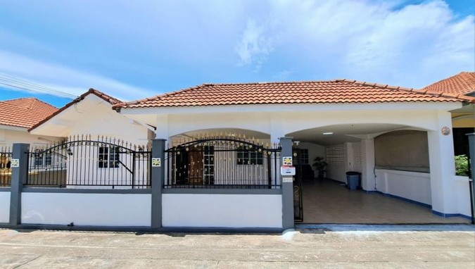 ขายบ้านบางเสร่ติดสุขุมวิท | บ้านพัทยา คอนโดพัทยา ที่ดินพัทยา ขาย-ให้เช่า อสังหาริมทรัพย์ในพัทยา - Pattaya Houses, Pool Villas and Condos for sale and for rent ขายบ้านบางเสร่ทำเลดีห่างชายหาดเพียง5นาที ขนาด 4ห้องนอน 2ห้องน้ำ