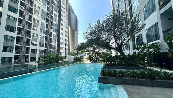 ขายคอนโดเดอะเบสพัทยากลางชั้นเวิวสระว่ายน้ำ