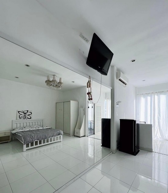 10bedrooms town house with swimming pool pattaya7