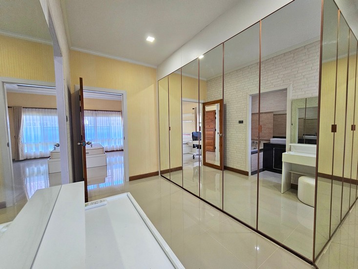 Pattaya house close to Wong Amat Beach for Sale18