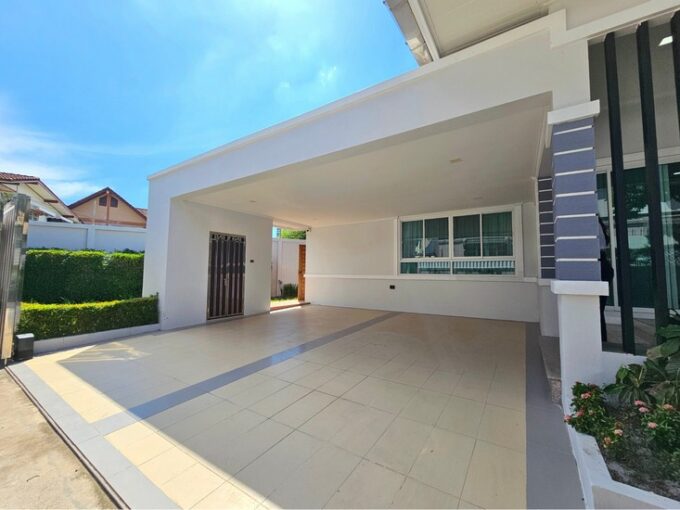 Single house for sale near Wongamat Beach Pattaya, 100 square wah of land, 3bedrooms 2bathrooms.