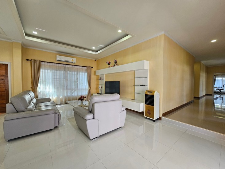 Pattaya house close to Wong Amat Beach for Sale6