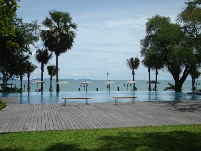 Absolute beachfront condominium for sale in Pattaya-Northpoint Condominium for Sale