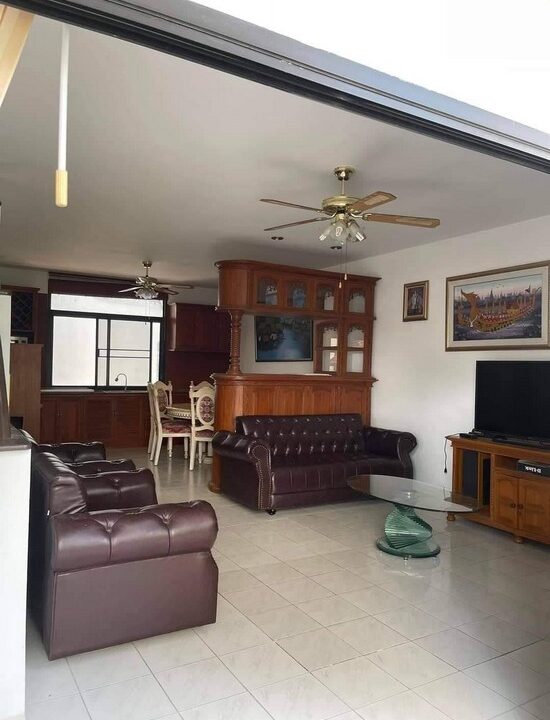 townhouse for sale on pratumnak hills pattaya1