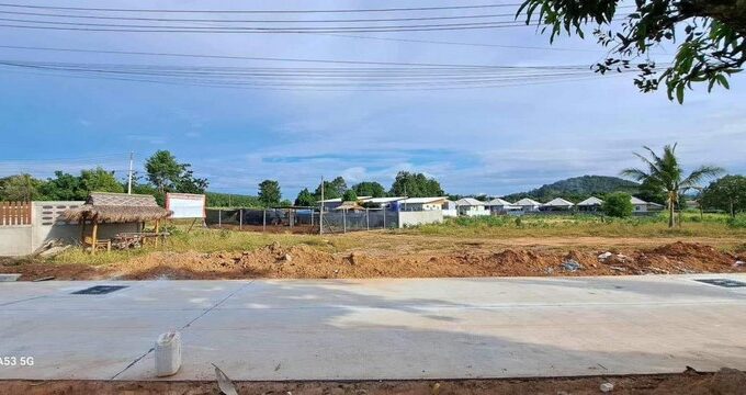 Beautiful Plot of Land for Sale in Pattaya, 100 Square Wah of Land in Soi Tung Klom Tan Man