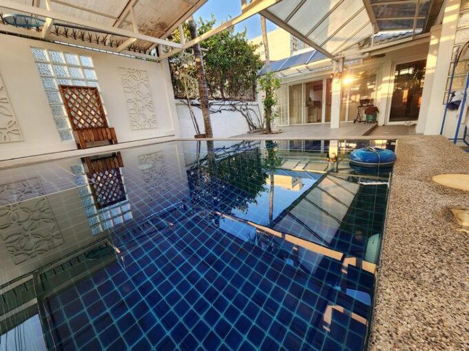 Pool Villa for Sale in Pattaya in the heart of Pattaya City close to Pratumnak Hills and Walking Street and Aksorn School.