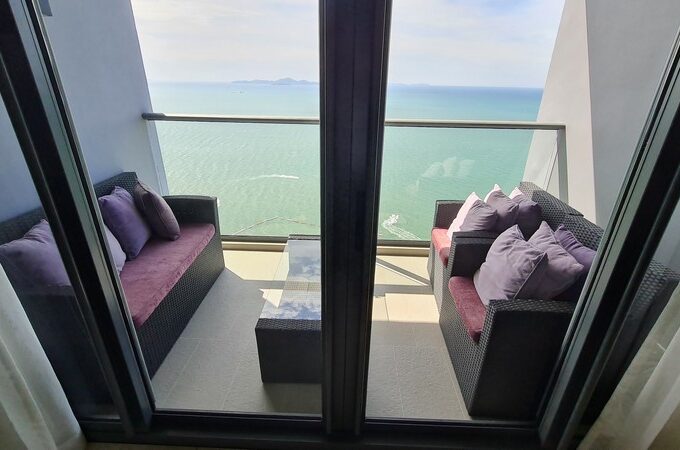 Zire Wongamat Condominium for Rent, 1Bedroom 1Bathroom,Tower A (Front Buiding) with unobstructed sea view and direct walk way to the beach.