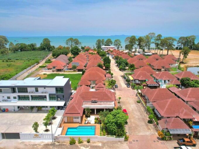 Pattaya pool villa for sale, Located in the beachfront housing project just only 100 meters from the beach.