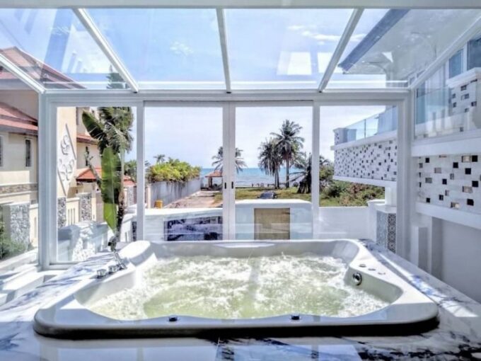 Luxury Beach House Pool Villa for Sale in Pattaya 4beds 5baths