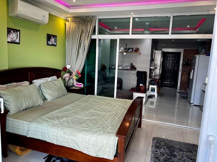 Pattaya Beachside Condominium for Sale6