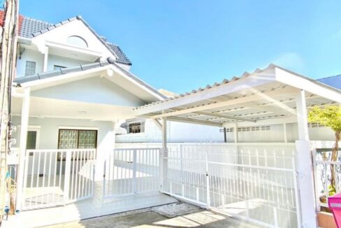 ขายทาวน์เฮาส์2ชั้นหลังมุมพัทยา