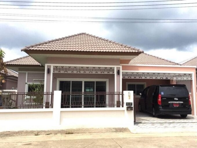 ขายบ้านแยกเจสัตหีบ ในหมู่บ้านเซ็นสิริตลาดแยกเจสัตหีบ ใกล้ศูนย์รวมการค้าสัตหีบ ใกล้พัทยา