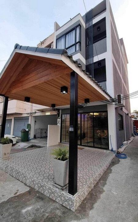 ขายบ้านโฮมออฟฟิศสไตล์โมเดิร์นพัทยาราคาถูก1