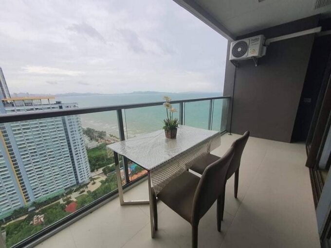 Aeras Luxury Beachfront Condominium in Pattaya for Sale