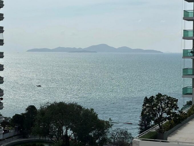 Wongamat Privacy Condomiium wit Sea View for Sale