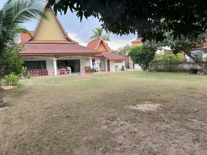 house on a big plot of land near mabprachan pattaya