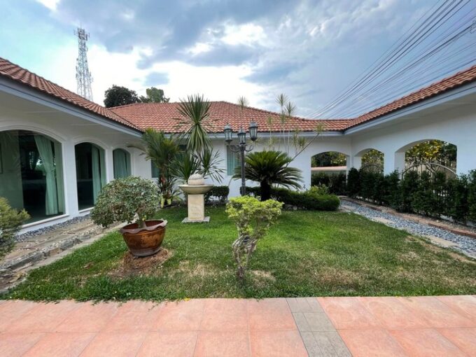 pattaya house on a big plot of land for sale
