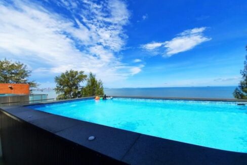 Beachfront House for Sale in Pattaya1