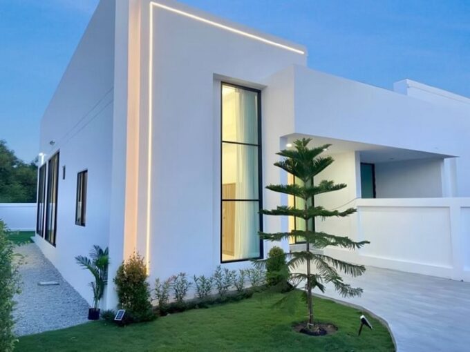 New Modern Style Townhome in the center of Pattaya City for Sale