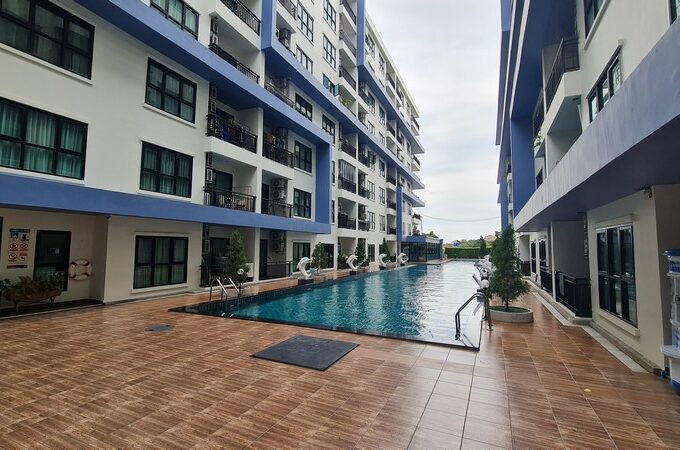 Pattaya condo for sell at a loss. The Blue Residence Pattaya, pool view, 1 bedroom, 1 bathroom, Thai/foreign name
