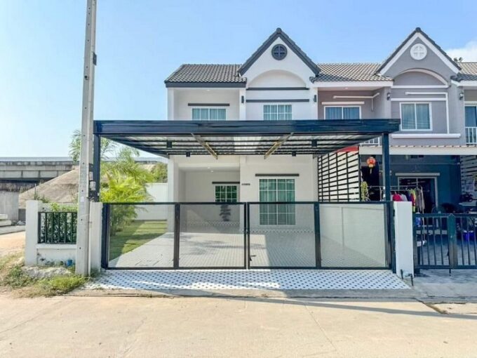 ขายบ้านทาวน์เฮาส์พัทยาหลังมุม ราคาถูก ใจกลางพัทยา ซ.สยามคันทรี่คลับ ใกล้ตลาดไร่วนาสินธ์ 3ห้องนอน 2ห้องน้ำ