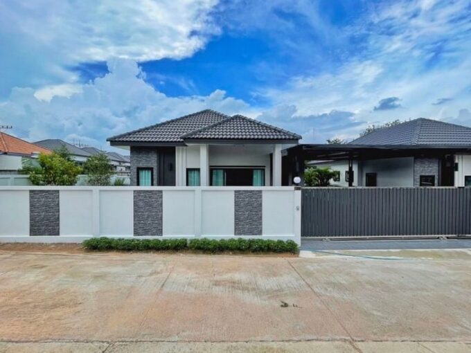 Single-storey detached house in Pattaya for Sale, modern Design House, Located in a very good location in the middle of the city in Soi Siam Country Club Pattaya