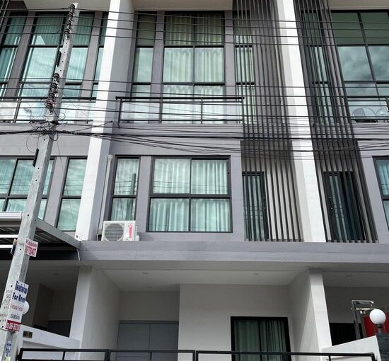 ทาวน์เฮาส์ทรงโมเดิร์นใจกลางพัทยา ทำเลดีสุด ซอย กอไผ่พัทยาใต้