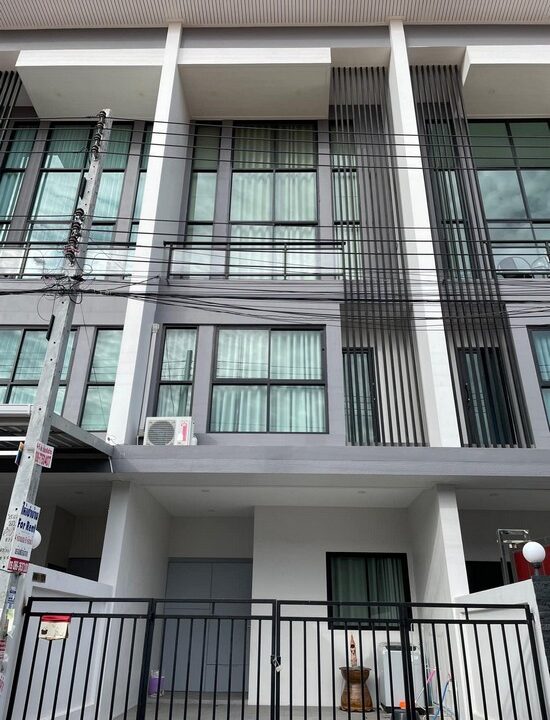 ทาวน์เฮาส์ใจกลางพัทยาฝั่งทะเล