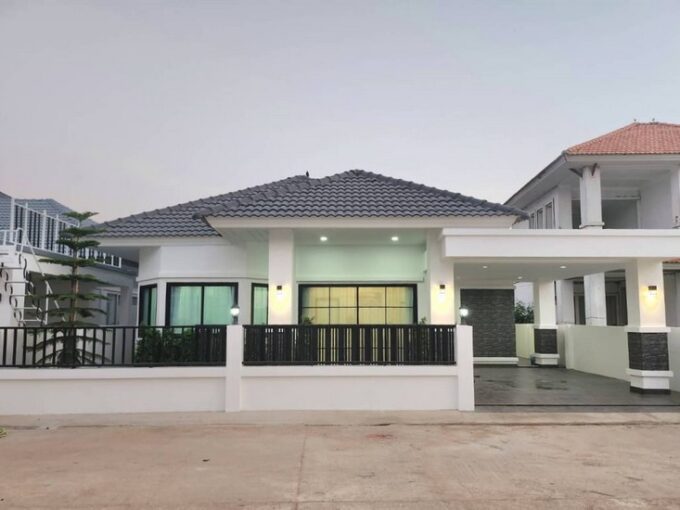 New house for sale in Pattaya Modern style, very good location, in the middle of Pattaya city, near the expressway, near Central Pattaya city.