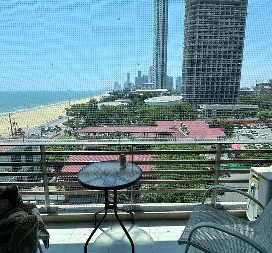 Beachfront Condominium for Sale on Jomtien Beach Pattaya 2bedrooms 2bathrooms, Selling below market price