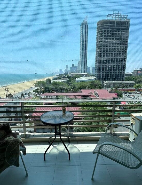 2bedrooms beachfront condominium for sale in Jomtien pattaya