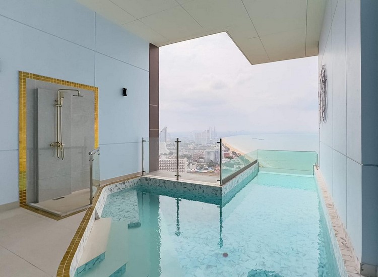 Copacabana Beach Jomtien Pattaya Condo with private swimming pool for sale