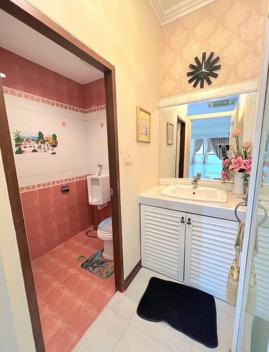 Large Pool Villa for Sale in Pattaya22