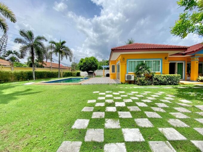 Pool Villa in Pattaya for Sale31 | บ้านพัทยา คอนโดพัทยา ที่ดินพัทยา ขาย-ให้เช่า อสังหาริมทรัพย์ในพัทยา - Pattaya Houses, Pool Villas and Condos for sale and for rent Pool Villa on a big plot of land in Pattaya for Sale