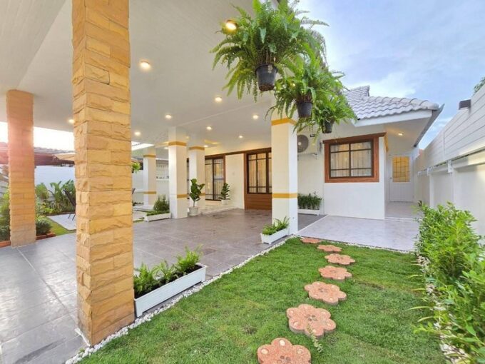 Single Storey Detached House for Sale with Luxury Interior Design for Sale in Pattaya 3bedrooms 2bathrooms Close to School and Market