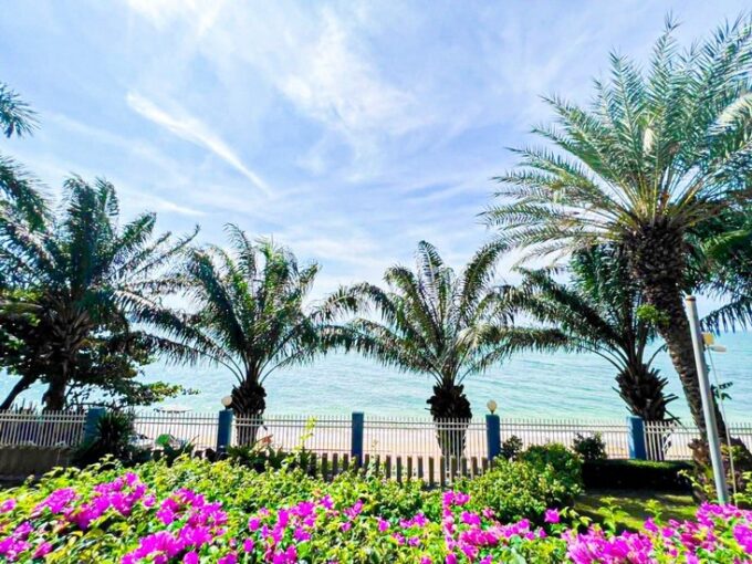 Beachfront House for Sale in Pattaya