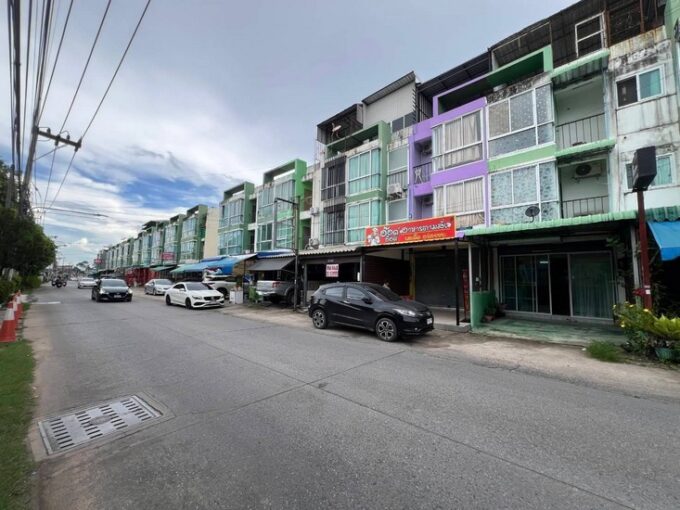ทาวน์เฮาส์อาคารพาณิชย์พัทยาทำเลค้าขาย ย่านชุมชน ใกล้ตลาดไร่วนาสินธ์ ตรงข้ามโรงเรียน