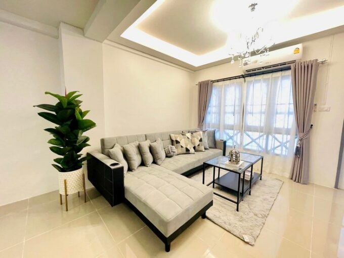 ทาวน์เฮาส์พัทยา ติดถนนสุขุมวิท ใกล้ตลาดน้ำ 4ภาค